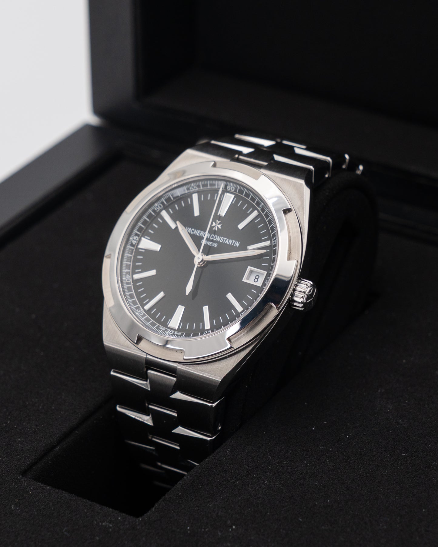 Vacheron Constantin Overseas 41mm 4500V/110A Black Dial 2023