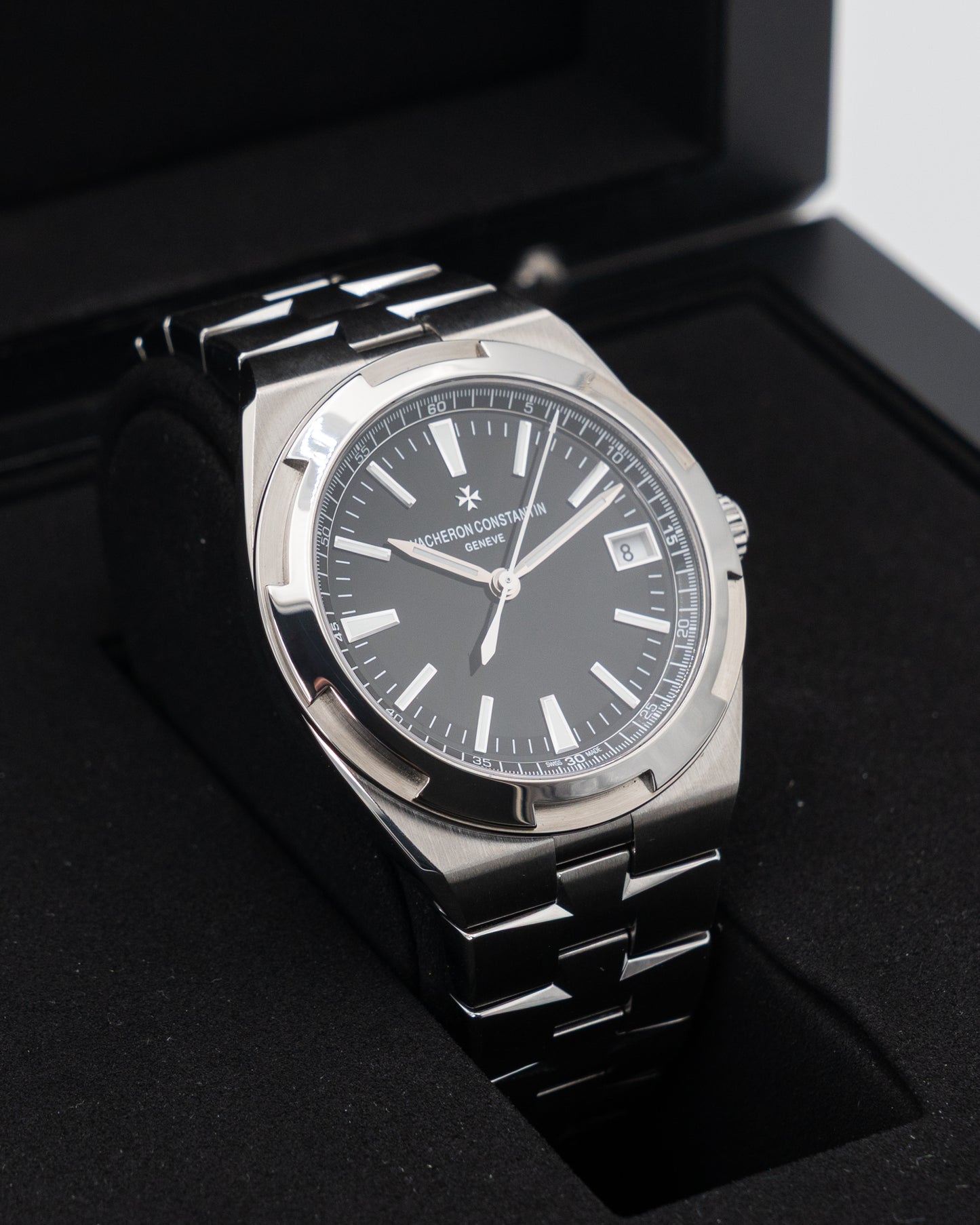 Vacheron Constantin Overseas 41mm 4500V/110A Black Dial 2023