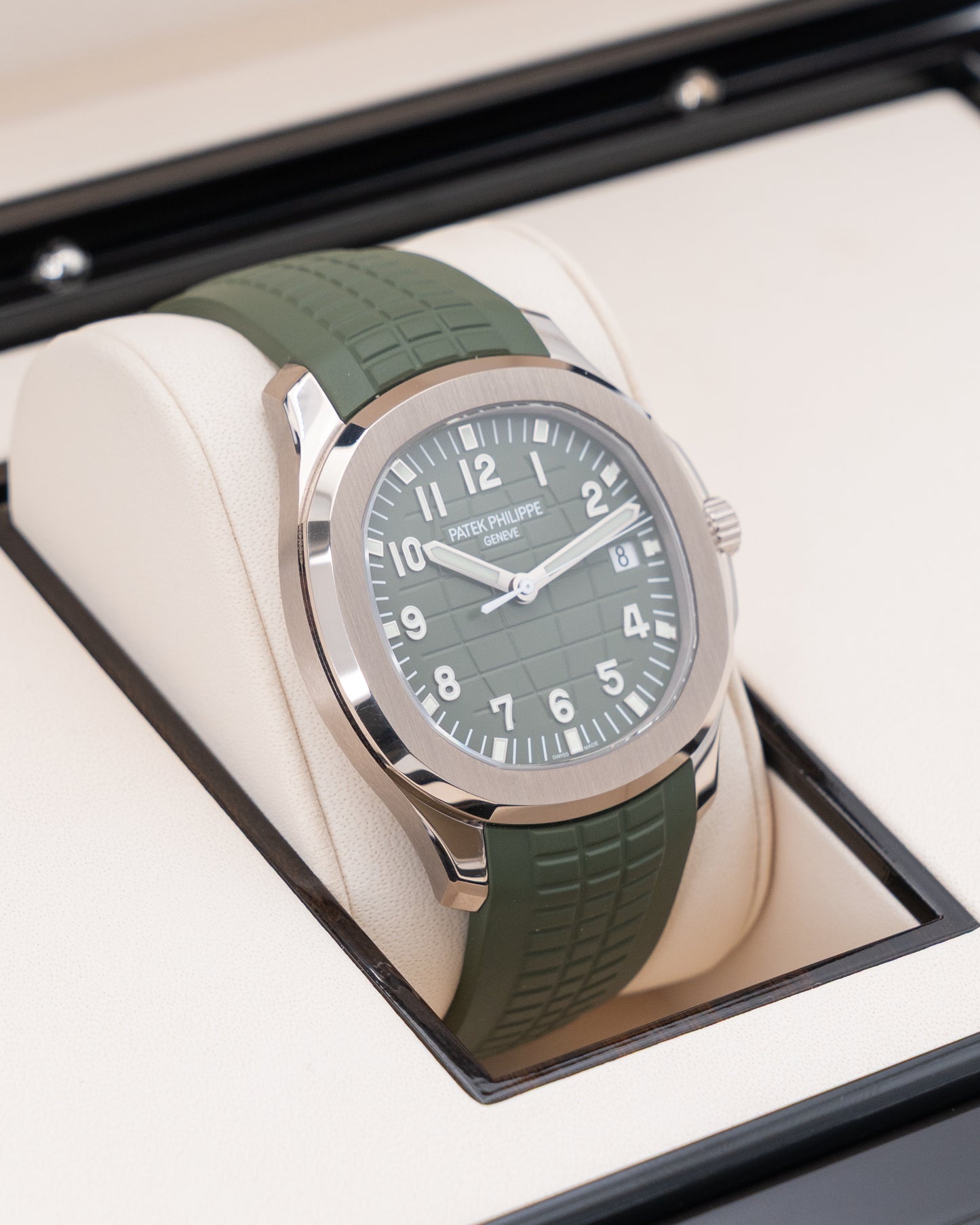 Patek Philippe Aquanaut 42.2mm 5168G-010 Green Dial White Gold 2023