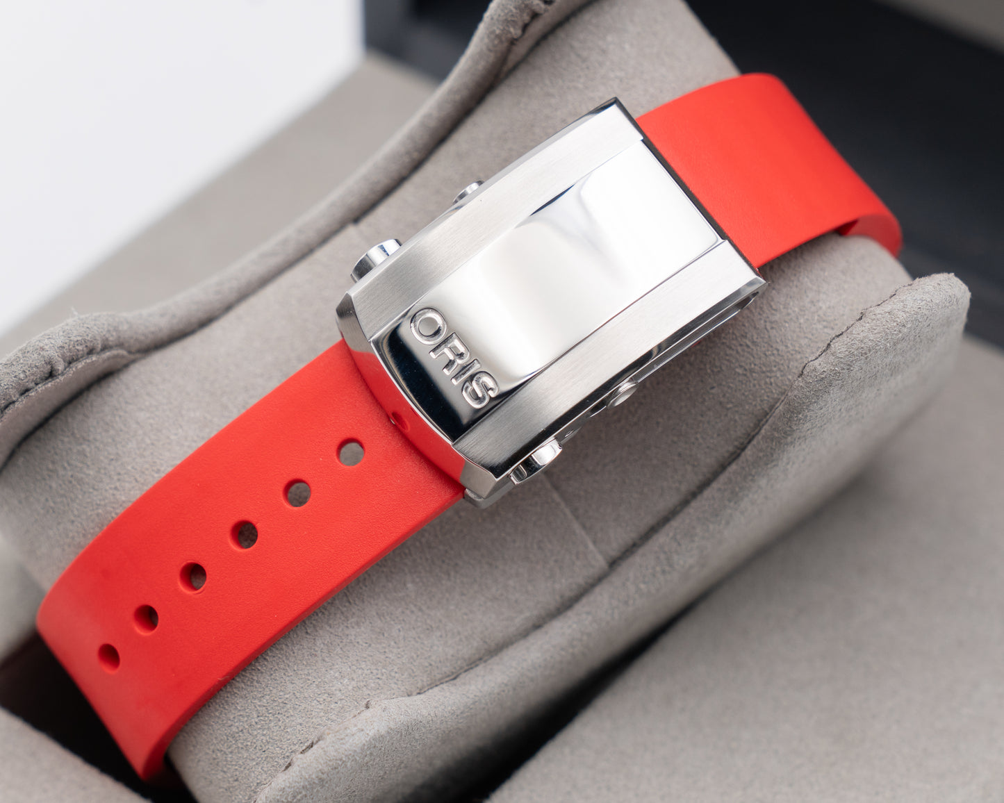 Oris Aquis Date Relief 43.5mm 01 733 7730 4153-07 4 24 66EB Red Strap