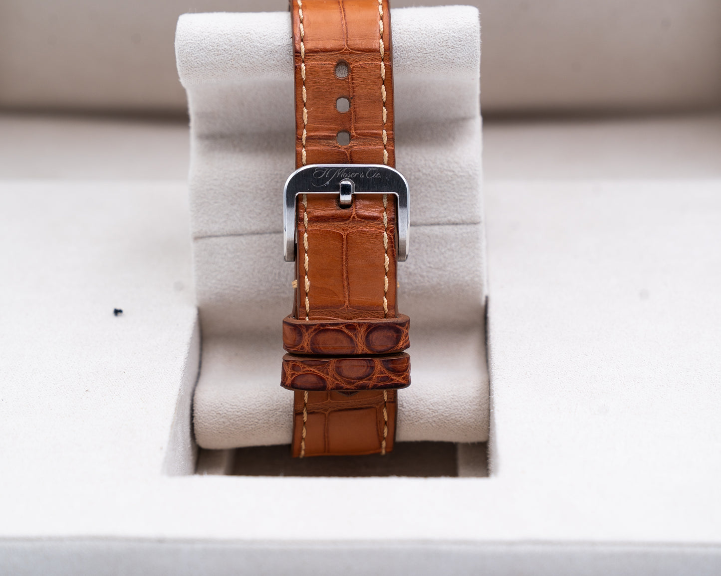 H. Moser & Cie Endeavour Perpetual Moon 42mm 1801-1201
