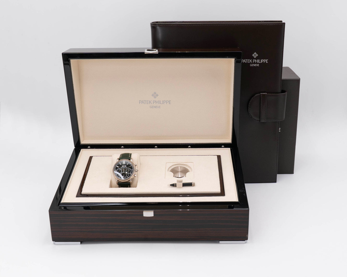 Patek Philippe Perpetual Calendar Chronograph 40mm 5204G Olive Green Dial White Gold 2024