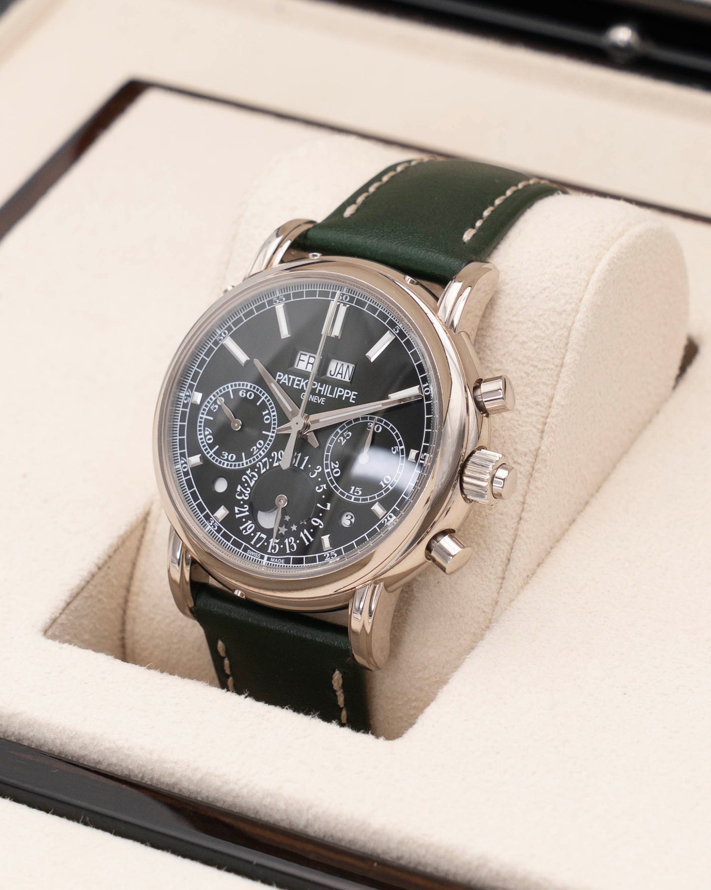 Patek Philippe Perpetual Calendar Chronograph 40mm 5204G Olive Green Dial White Gold 2024