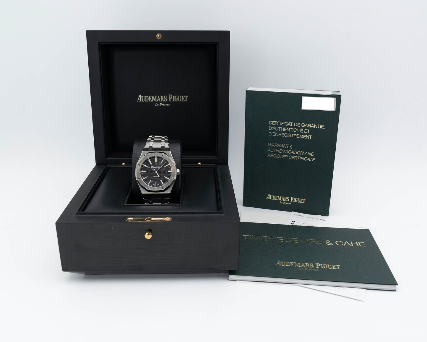 Audemars Piguet Royal Oak 15400ST Black Dial 2017  (15400st.oo.1220st.01)