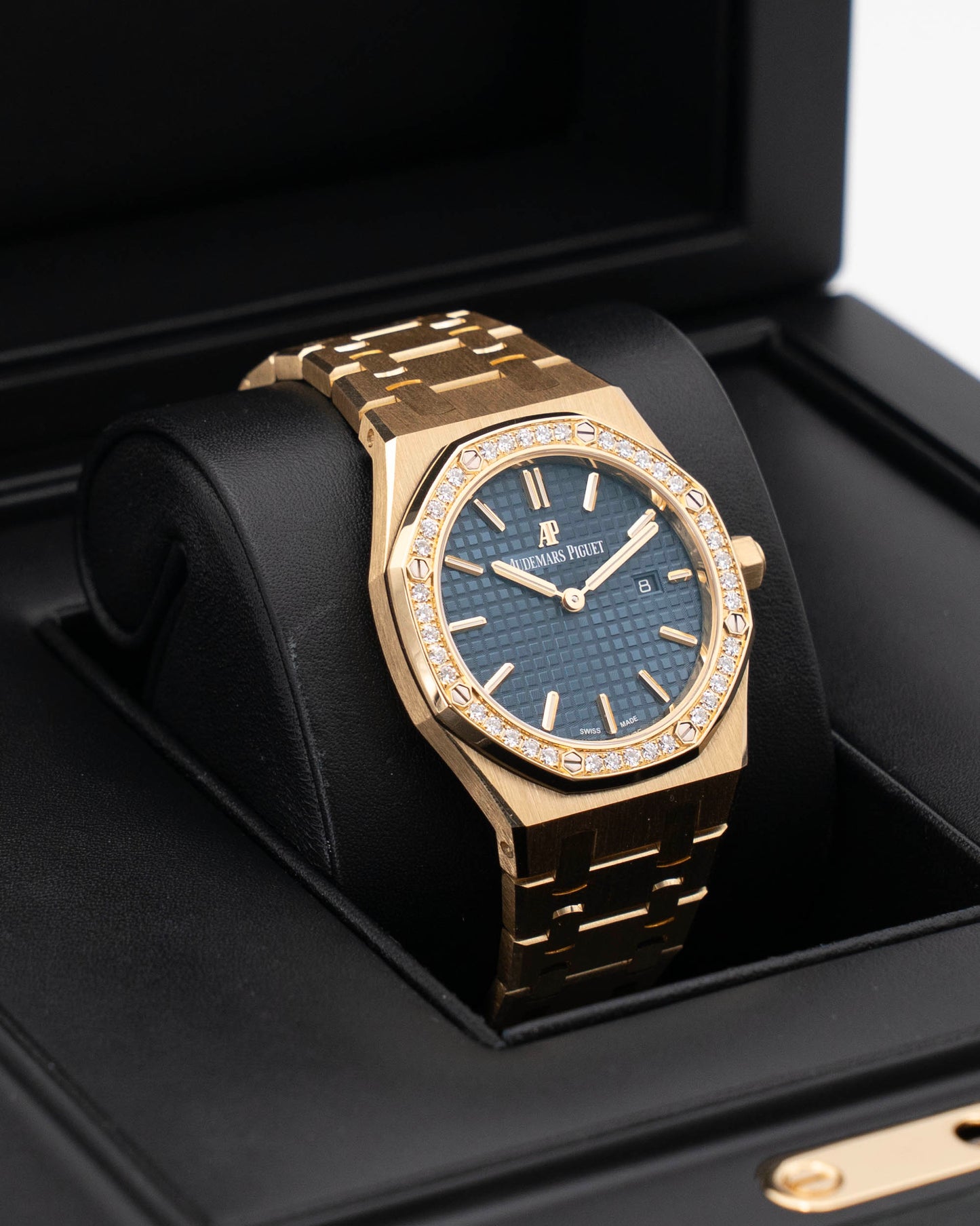 Audemars Piguet 33mm 67651BA Yellow Gold Blue Dial Diamond Bezel  (67651ba.zz.1261ba.02)