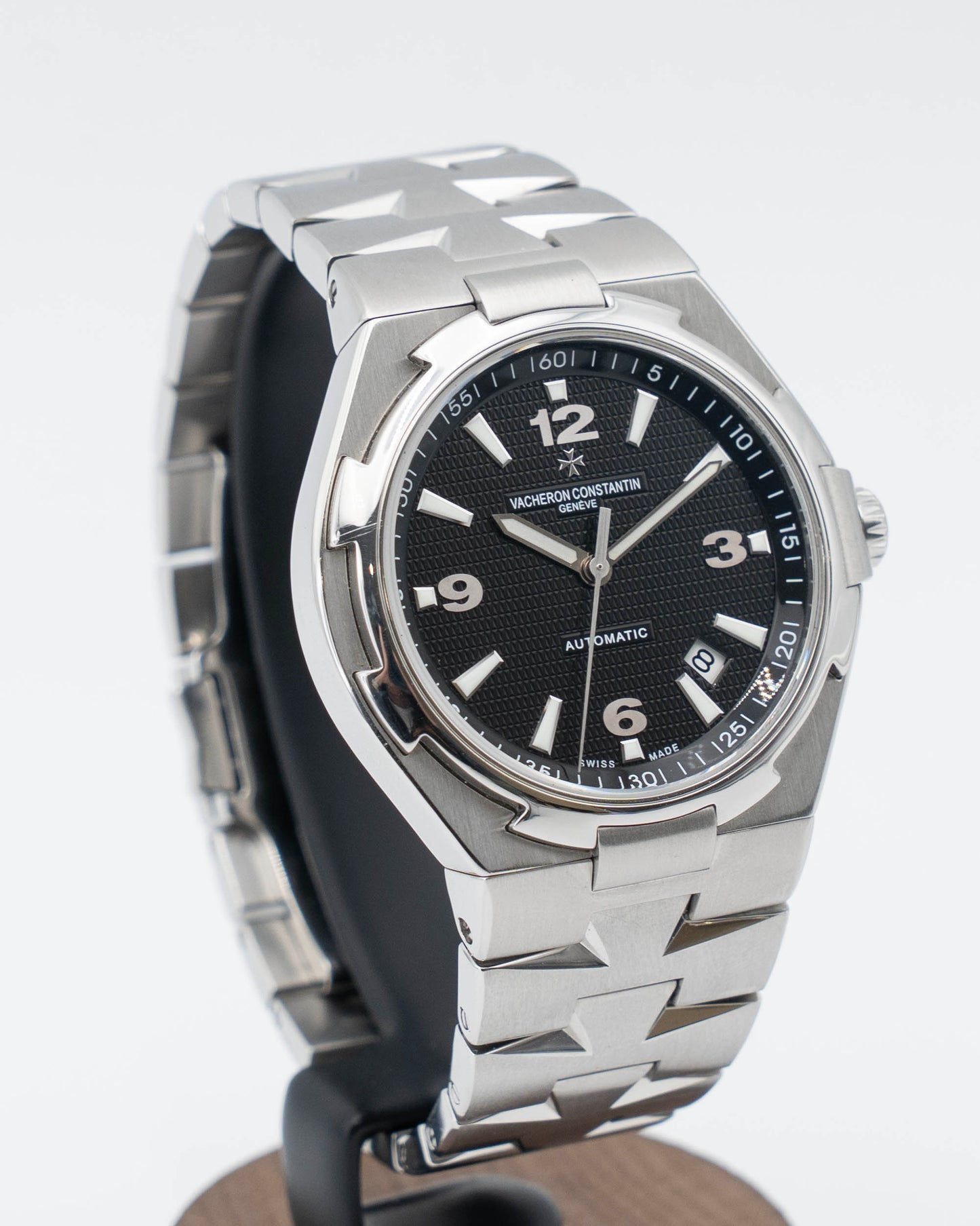 Vacheron Constantin Overseas 42mm 47040/B01A-9094 Black Dial