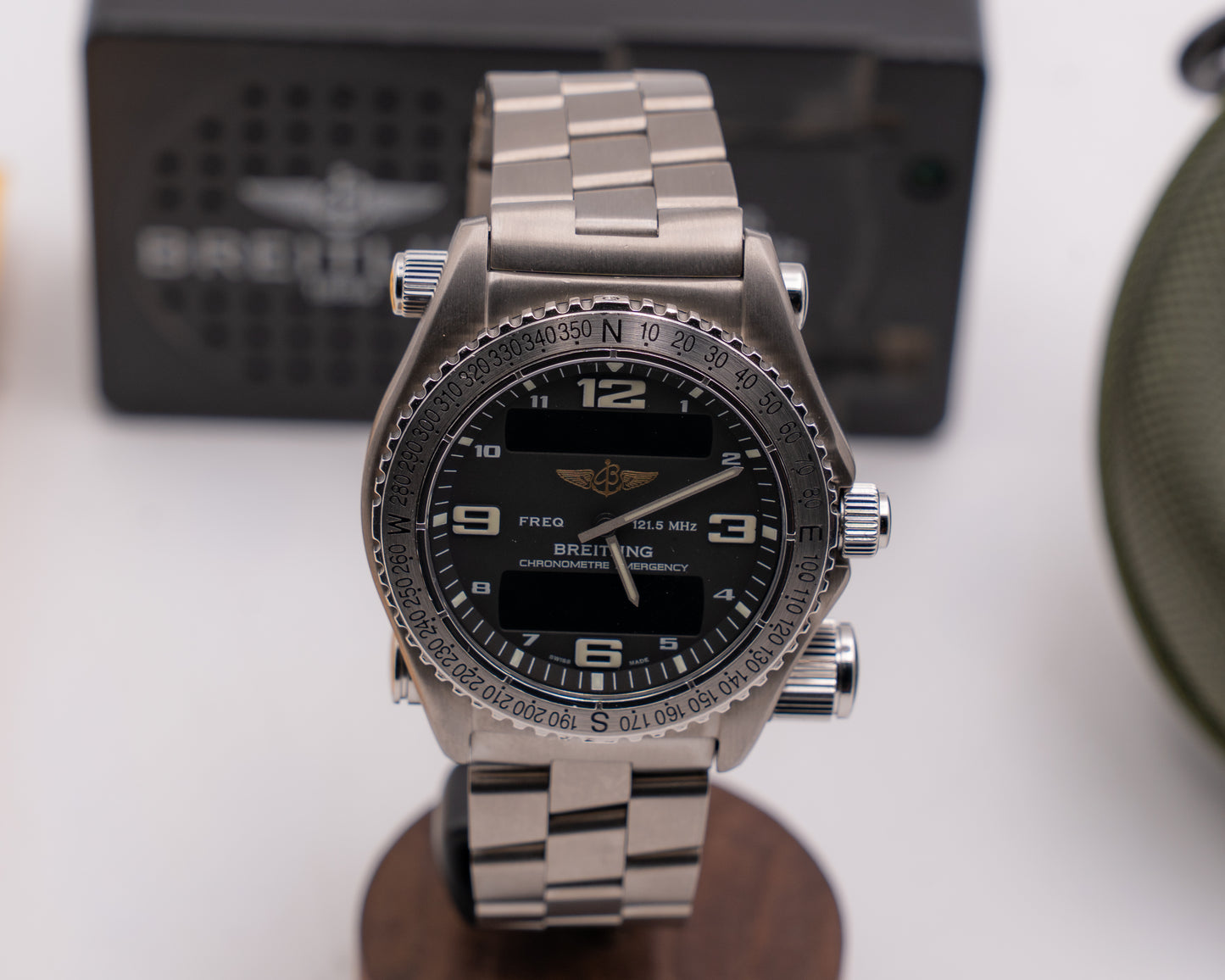 Breitling Emergency 43mm e7632110b576 Titanium