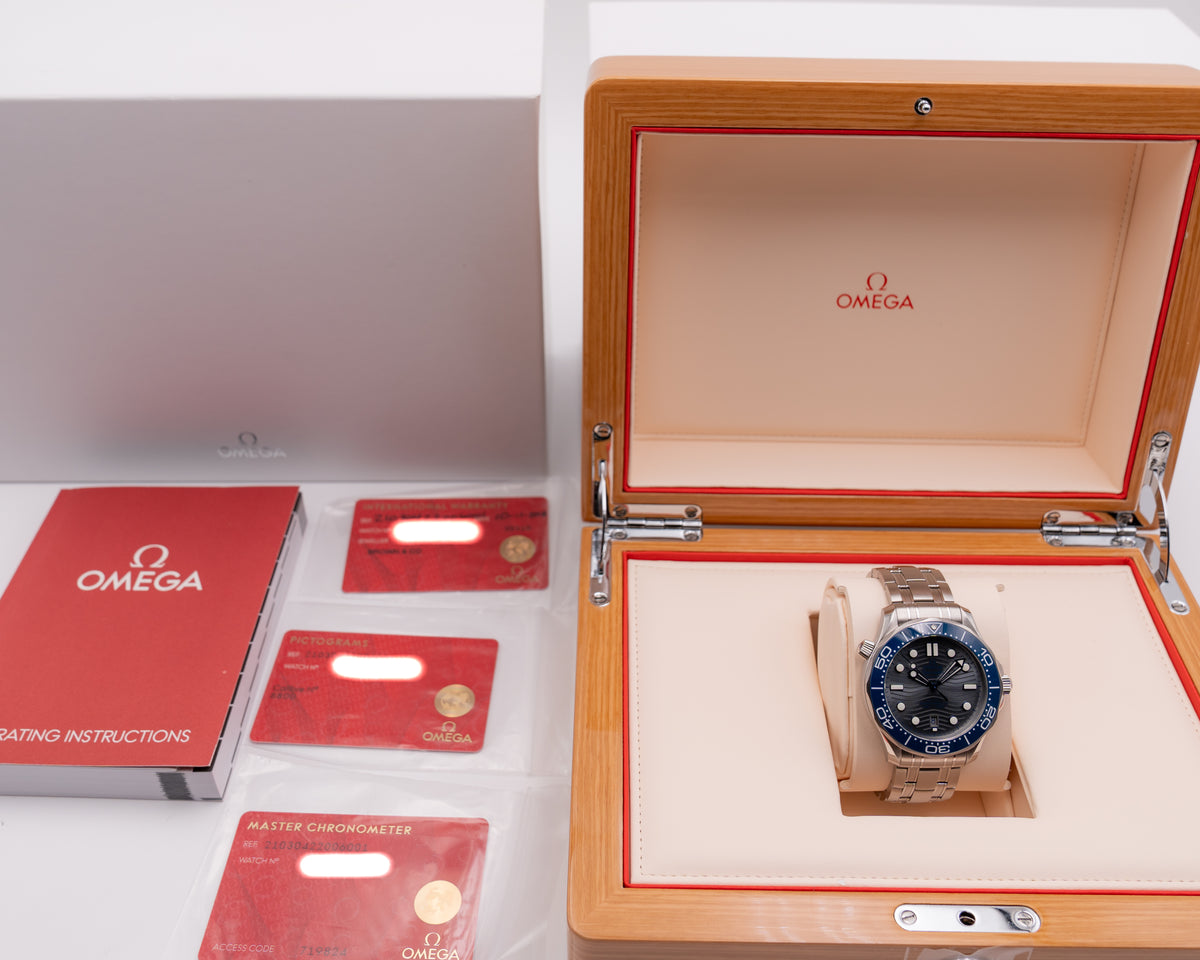UNWORN STICKERED Omega Seamaster Diver 300M 210.30.42.20.06.001 Blue and Silver 2018