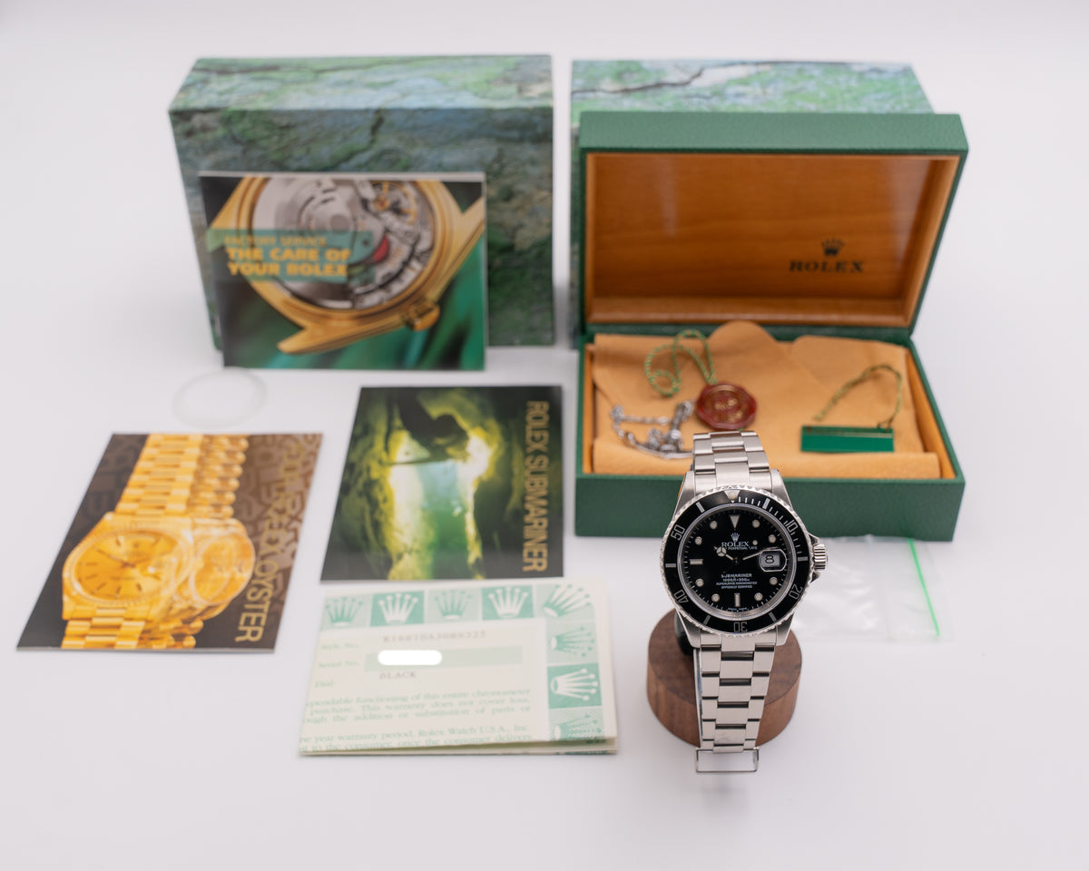 Rolex Submariner 40mm 16610 Black dial P serial 2000