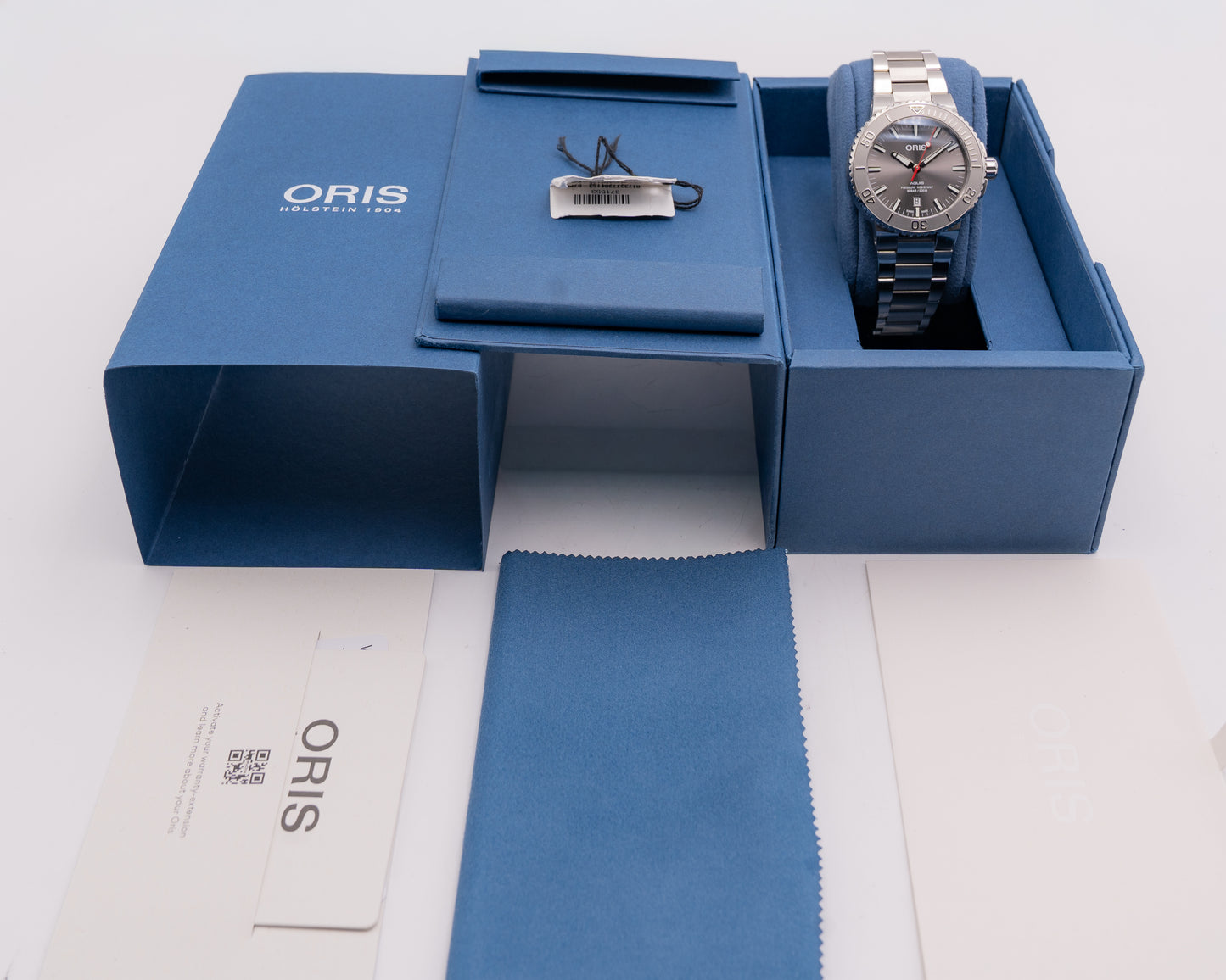 UNWORN STICKERED Oris Aquis Date Relief 43.5mm Grey Dial Stainless Steel