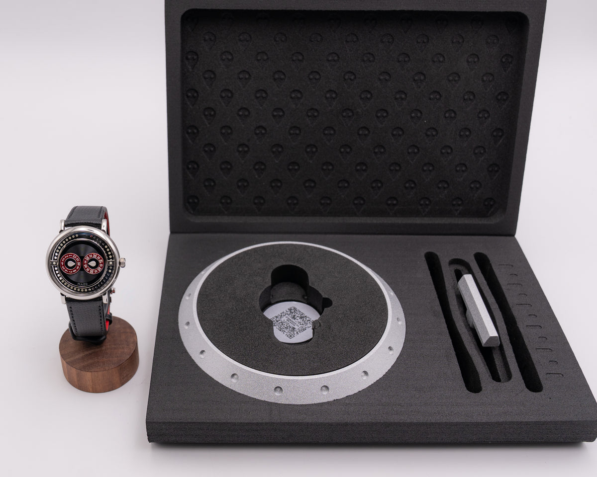 UNWORN M.A.D 2 42mm R&B Red And Black 2026