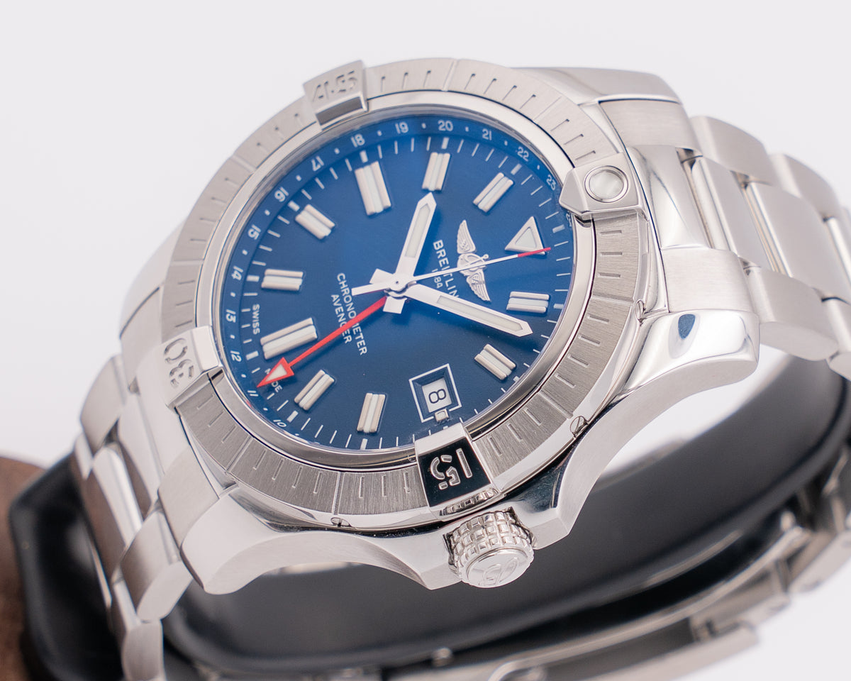 Breitling Avenger 43mm A32397101B1A1GMT