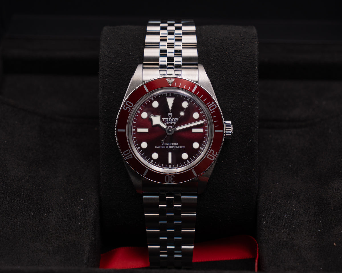 UNWORN Tudor Black Bay 58 39mm 7939a Red Dial Red Bezel jubilee 2026