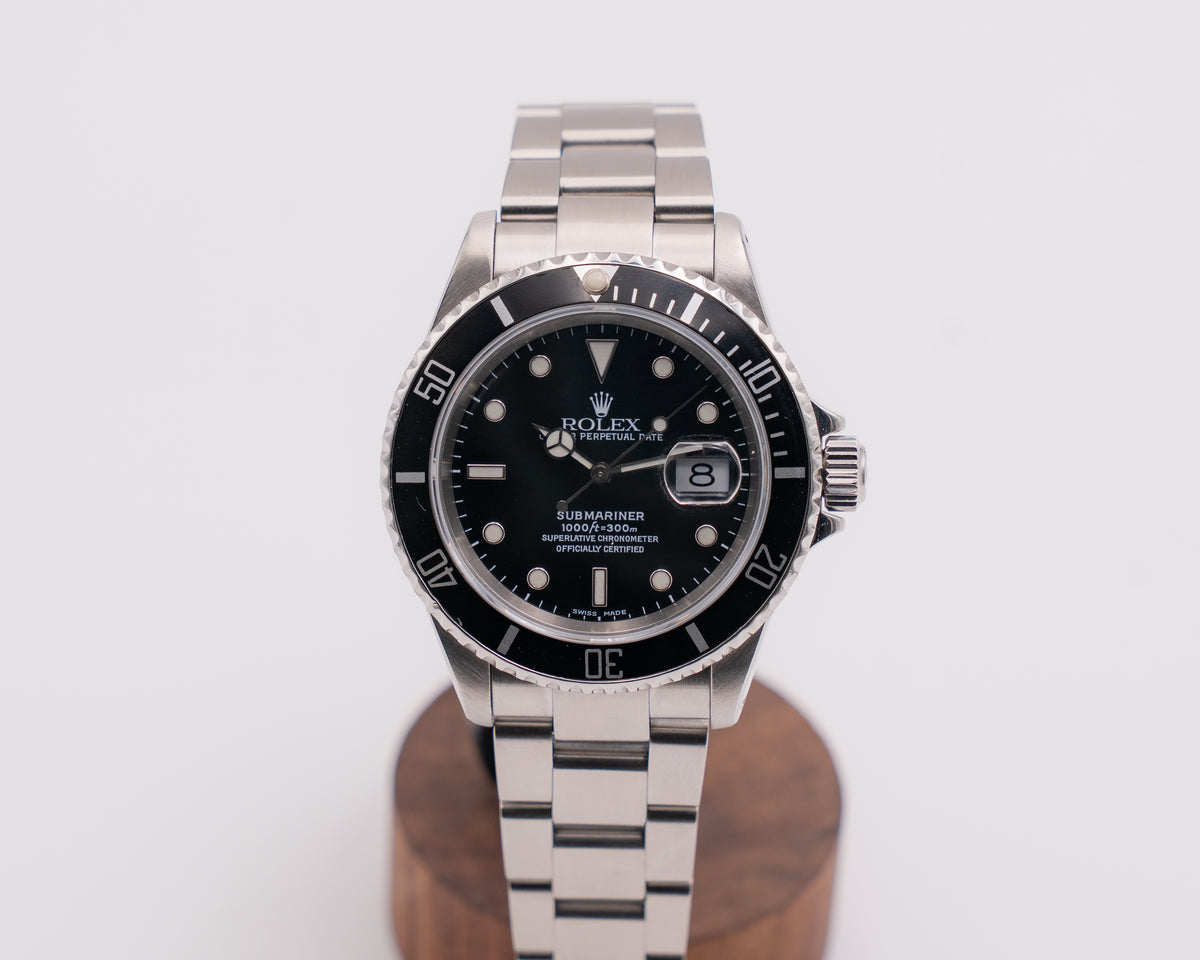 Rolex Submariner 40mm 16610 Black dial P serial 2000
