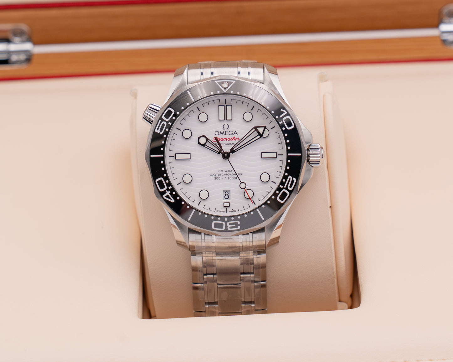 UNWORN STICKERED Seamaster Diver 300M Master Co-Axial 42mm 210.30.42.20.04.001 Black Bezel White Dial 2026