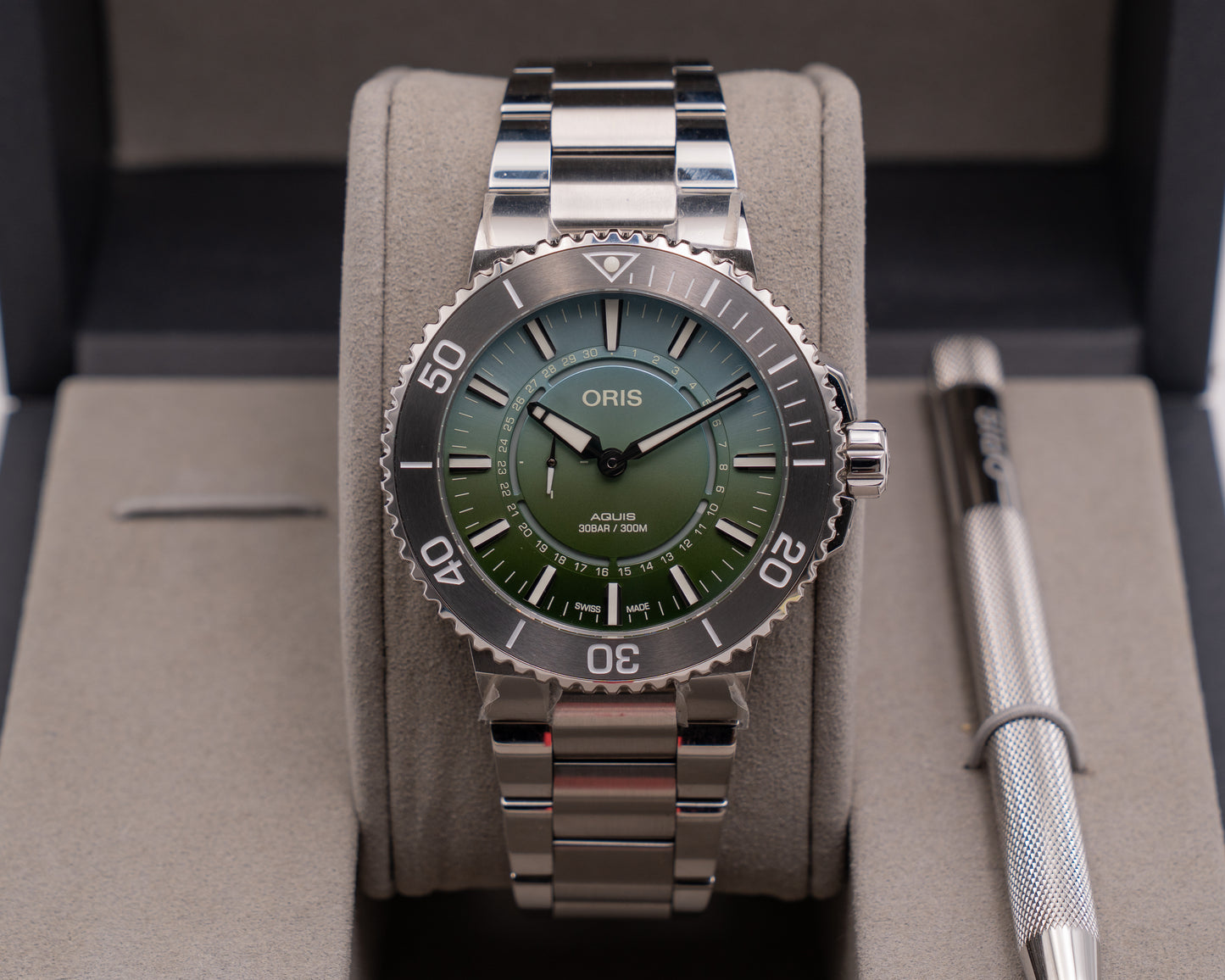 UNWORN STICKERED Oris Aquis Dat Watt Limited Edition II 43.5mm Green Dial Stainless Steel