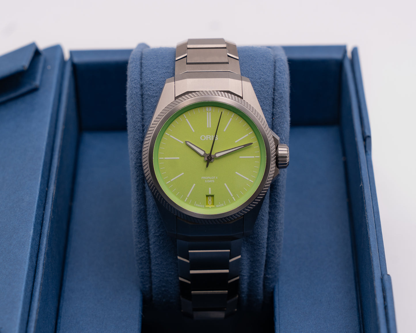 UNWORN STICKERED Oris ProPilot X Kermit Edition 39mm Green Dial Titanium