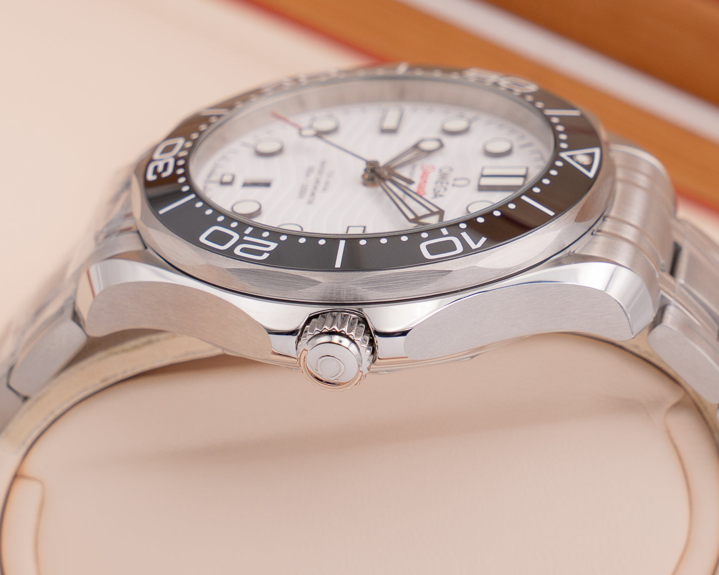 UNWORN STICKERED Seamaster Diver 300M Master Co-Axial 42mm 210.30.42.20.04.001 Black Bezel White Dial 2026