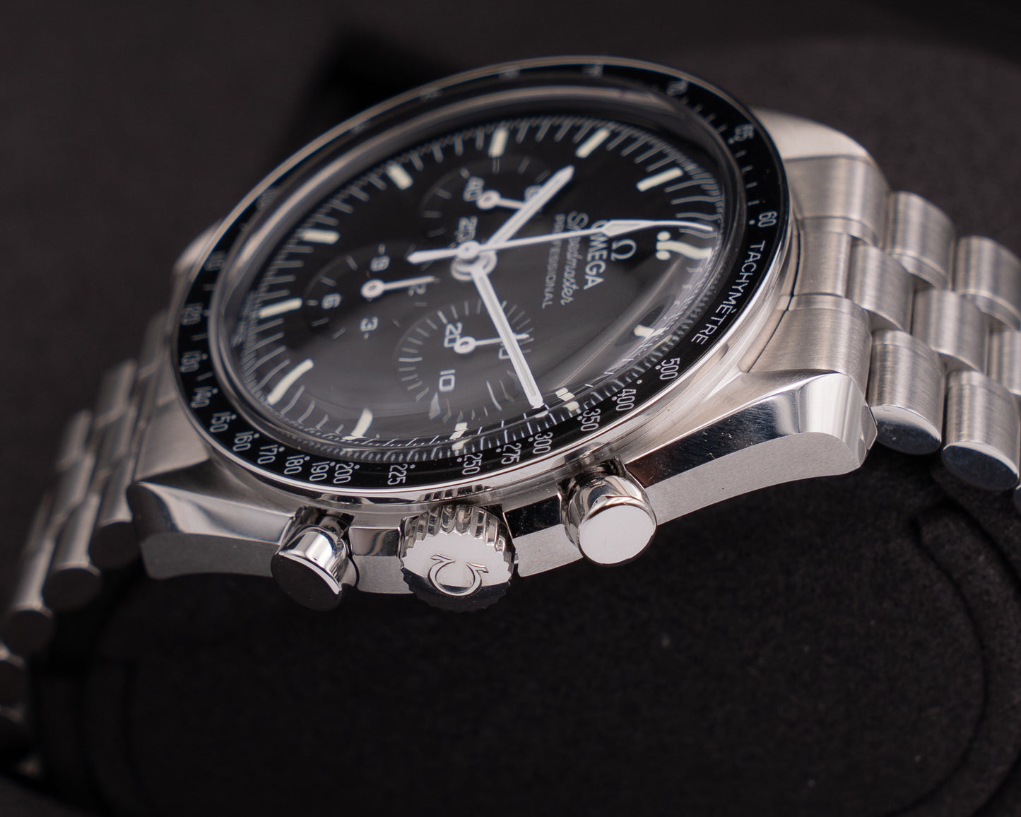 UNWORN STICKERED Omega Speedmaster Moonwatch 42mm 31030425001001 Black Dial Hesalite 2026