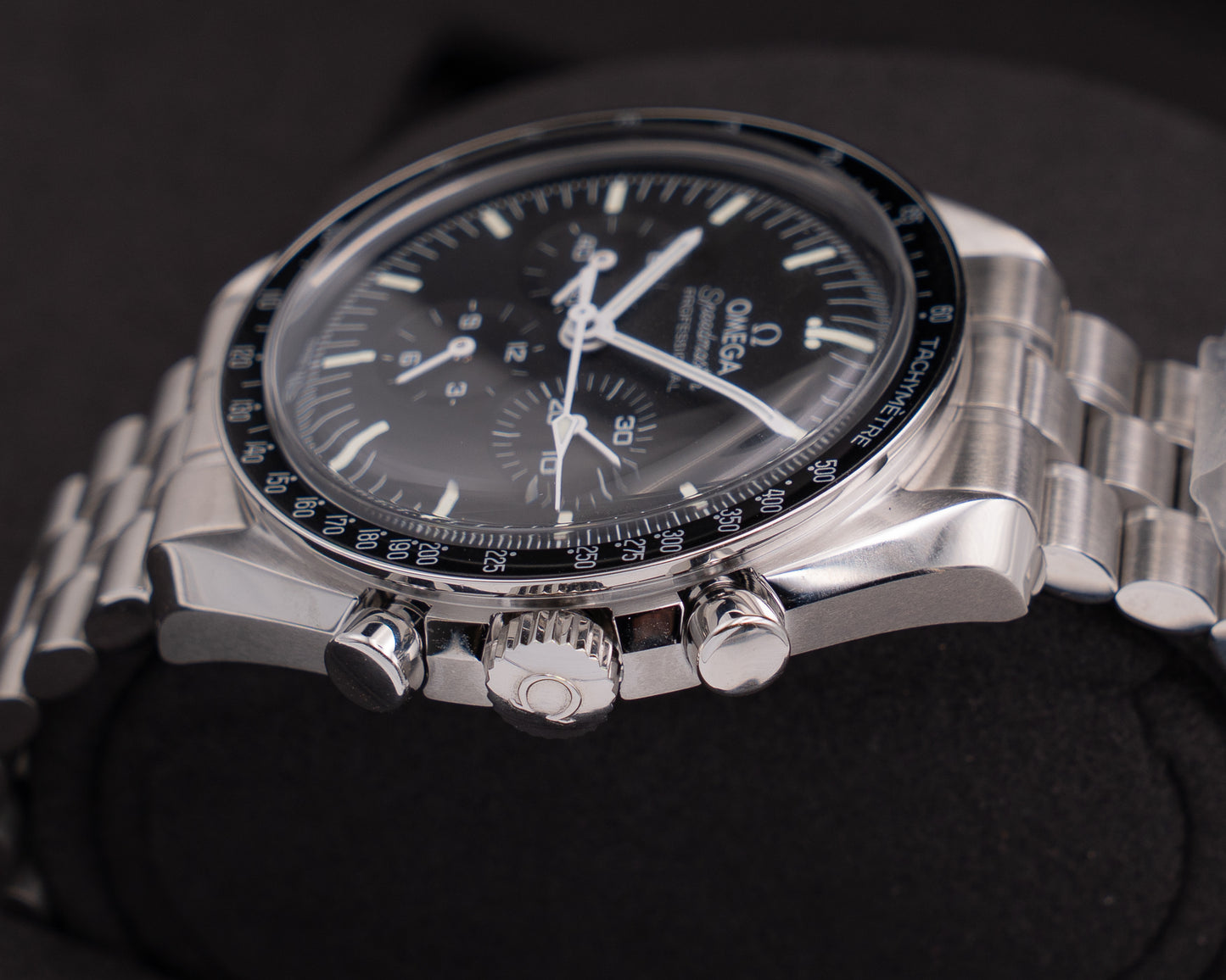 UNWORN STICKERED Omega Speedmaster Moonwatch 42mm 31030425001001 Black Dial Hesalite 2026