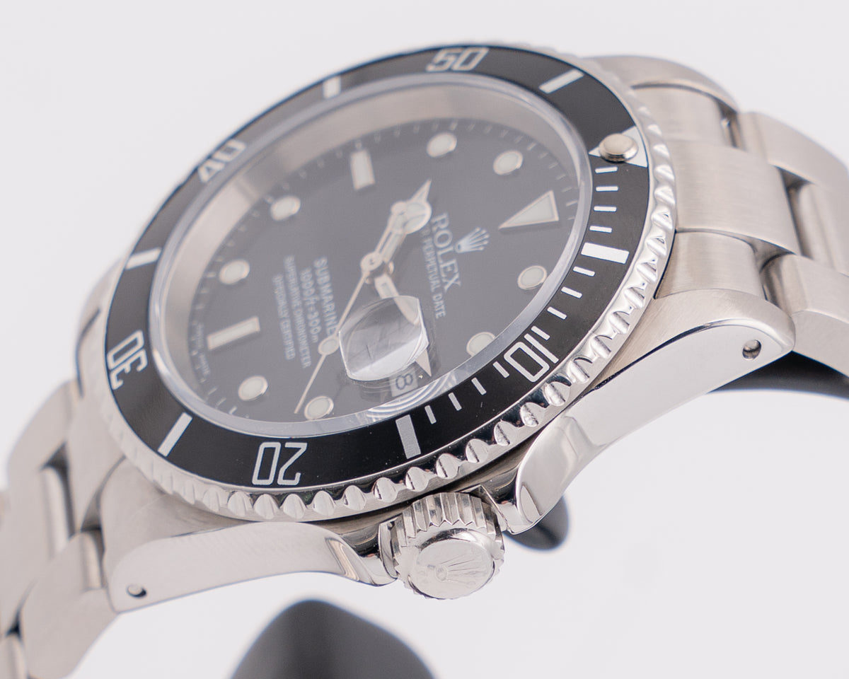 Rolex Submariner 40mm 16610 Black dial P serial 2000