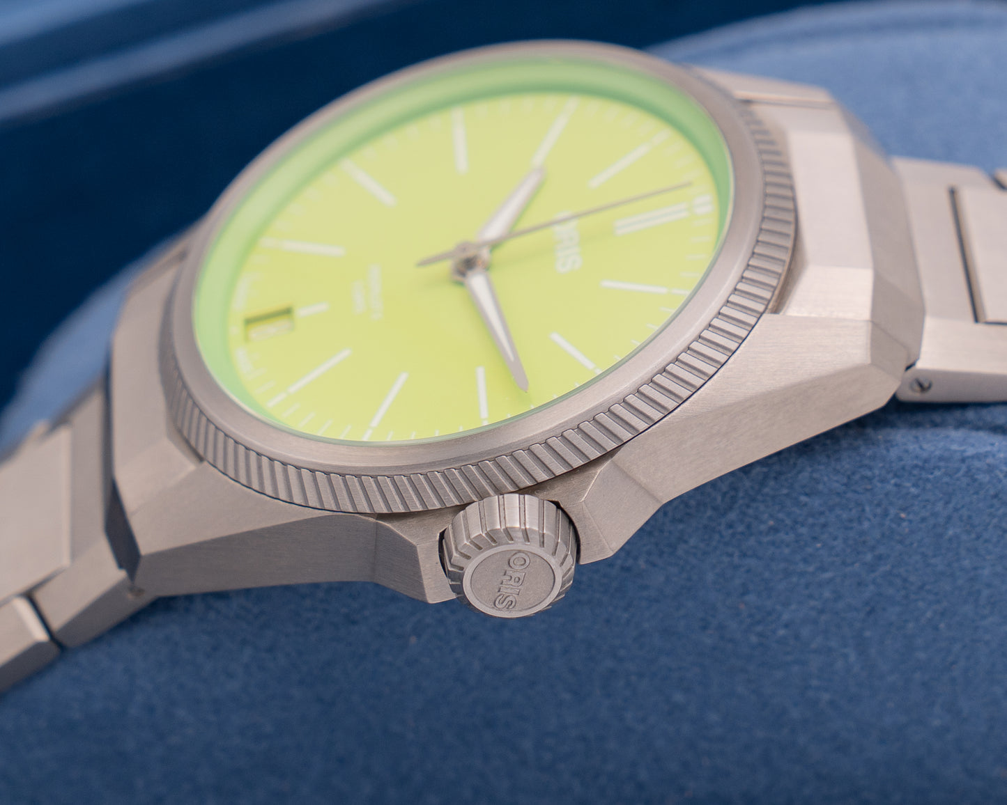 UNWORN STICKERED Oris ProPilot X Kermit Edition 39mm Green Dial Titanium