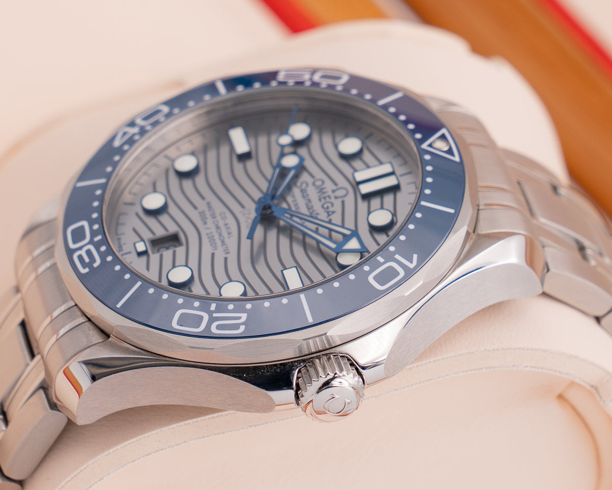 UNWORN STICKERED Omega Seamaster Diver 300M 210.30.42.20.06.001 Blue and Silver 2018