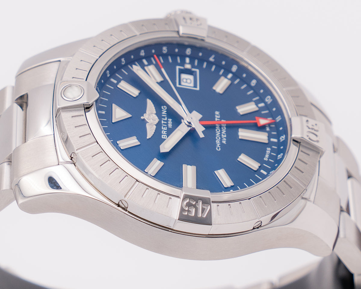 Breitling Avenger 43mm A32397101B1A1GMT