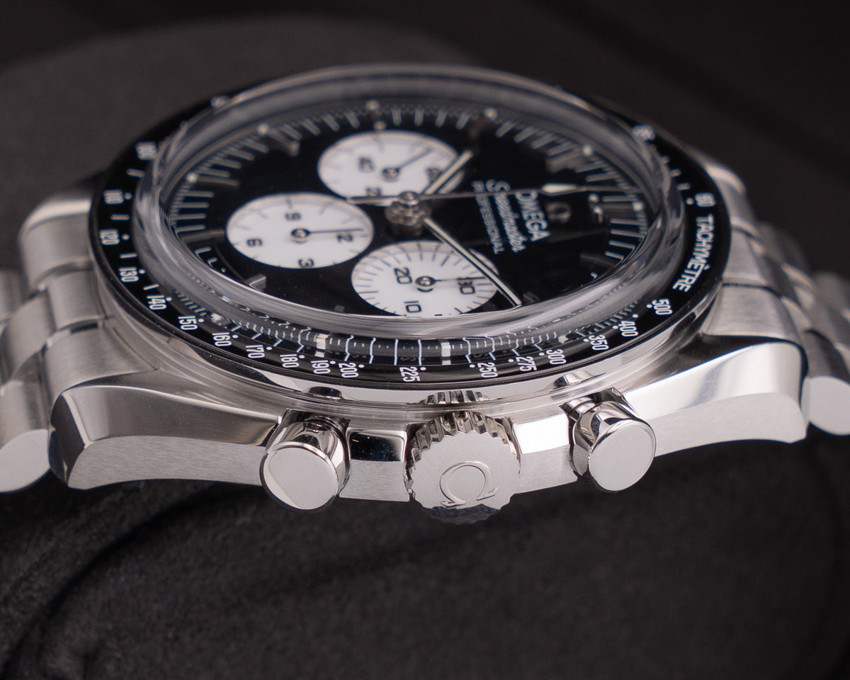 Omega Speedmaster 42mm 31030425001004 "Reverse Panda"