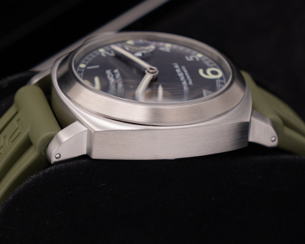 Panerai Luminor Marina 44mm Pam00086 Black Dial Green strap