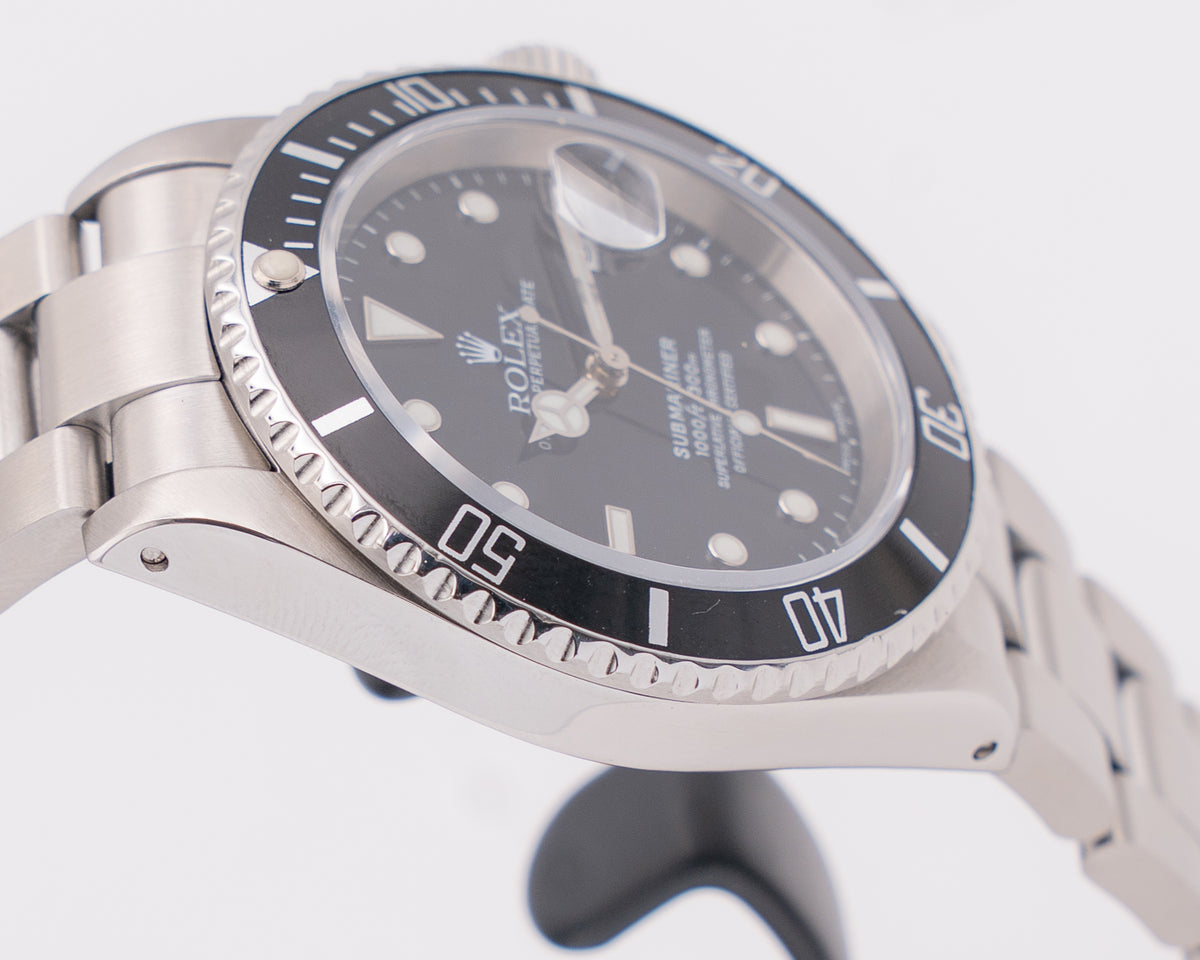 Rolex Submariner 40mm 16610 Black dial P serial 2000