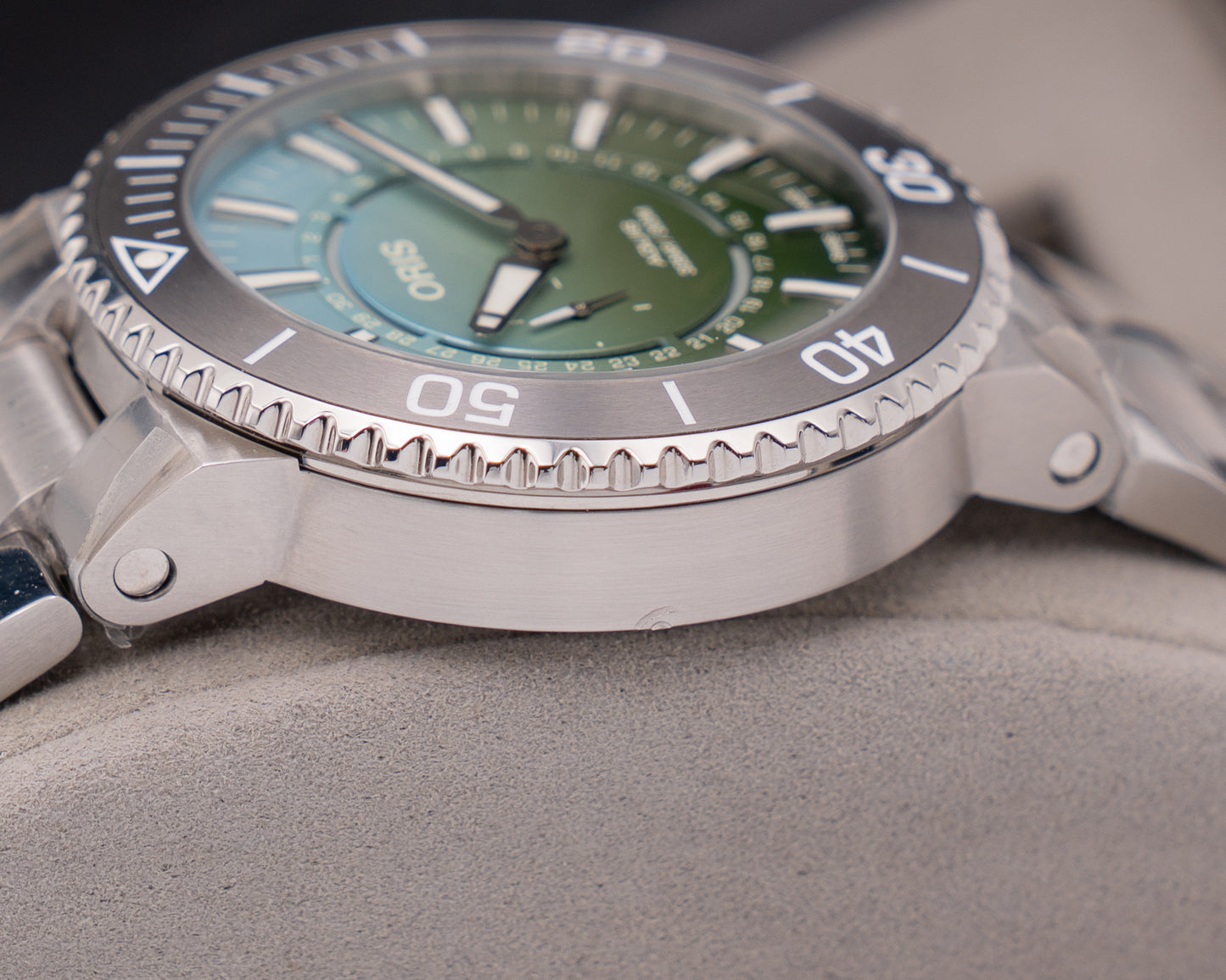 UNWORN STICKERED Oris Aquis Dat Watt Limited Edition II 43.5mm Green Dial Stainless Steel