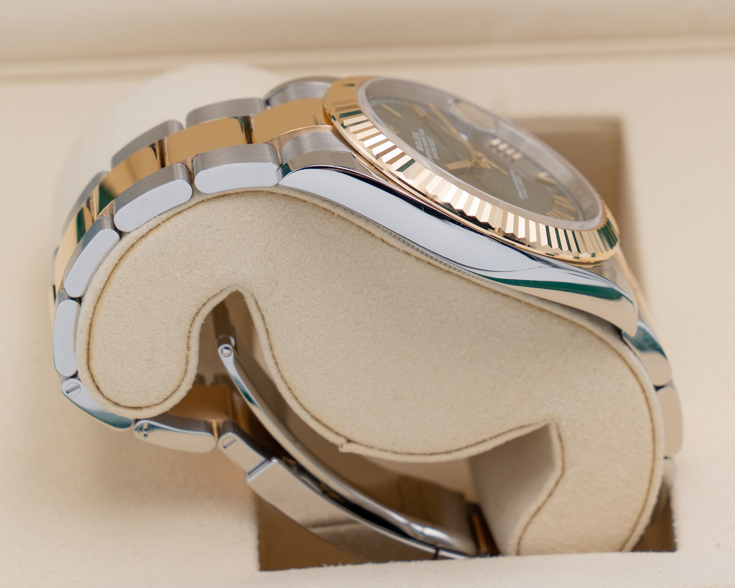 Rolex Datejust 126333 41mm Olive Green Roman Dial Fluted Oyster Bracelet Steel and Yellow Gold 2026