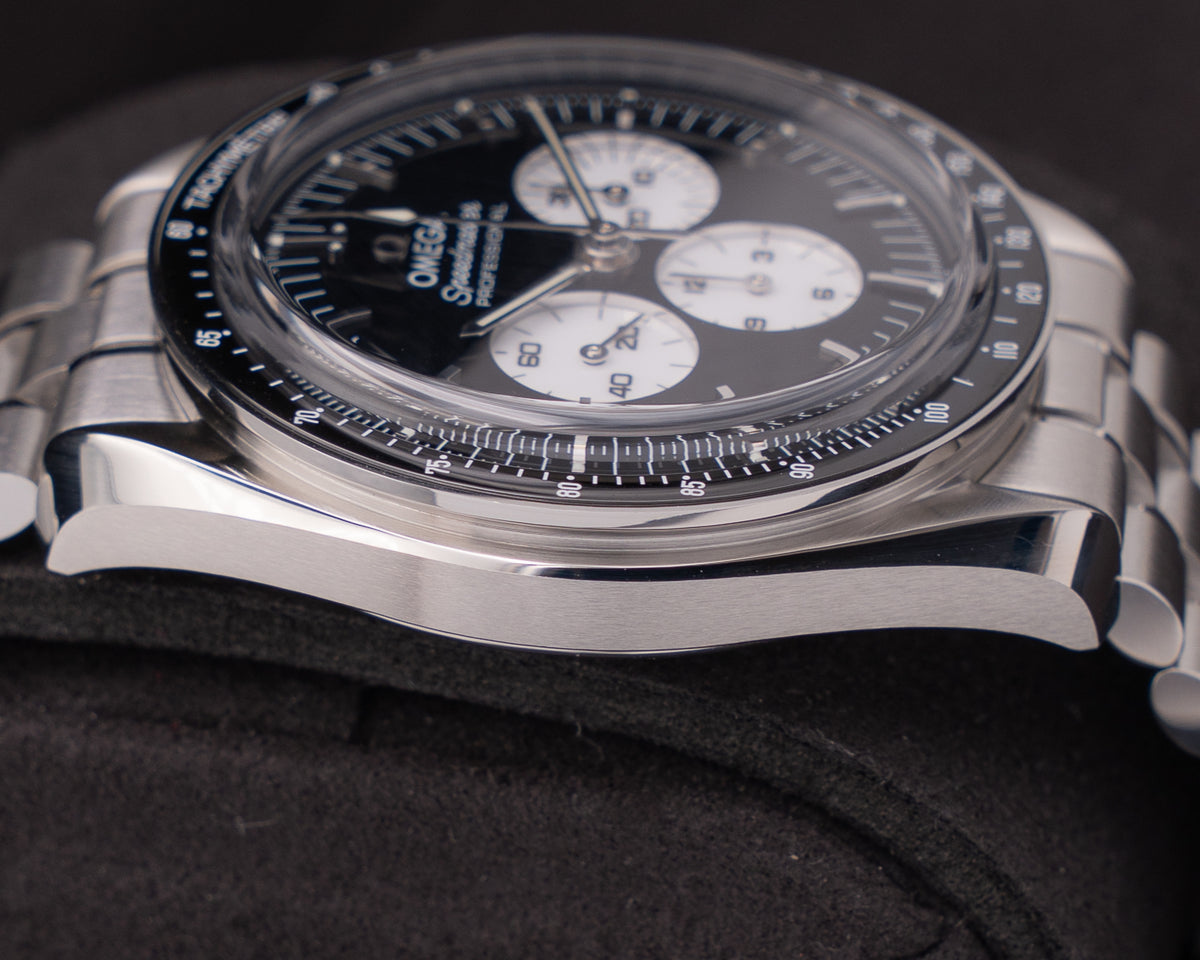 Omega Speedmaster 42mm 31030425001004 "Reverse Panda"