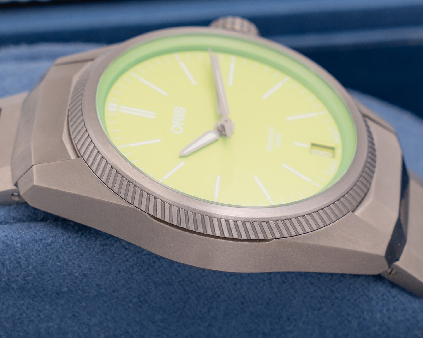 UNWORN STICKERED Oris ProPilot X Kermit Edition 39mm Green Dial Titanium