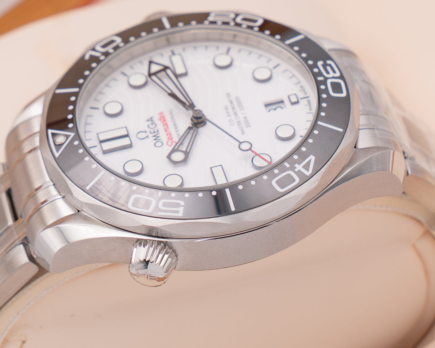 UNWORN STICKERED Seamaster Diver 300M Master Co-Axial 42mm 210.30.42.20.04.001 Black Bezel White Dial 2026