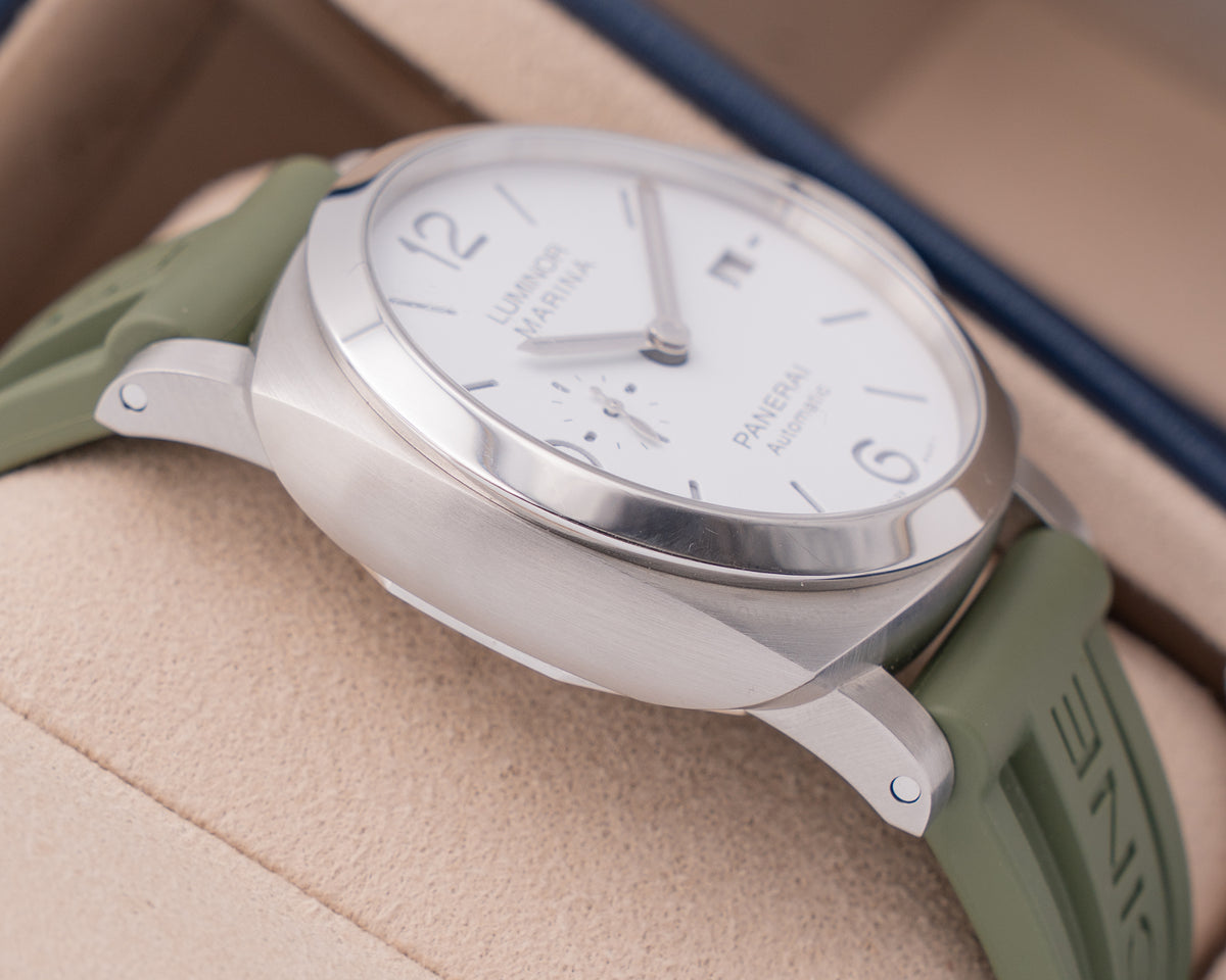 Panerai 44mm PAM01314 White Dial On a Green Rubber Strap 2025