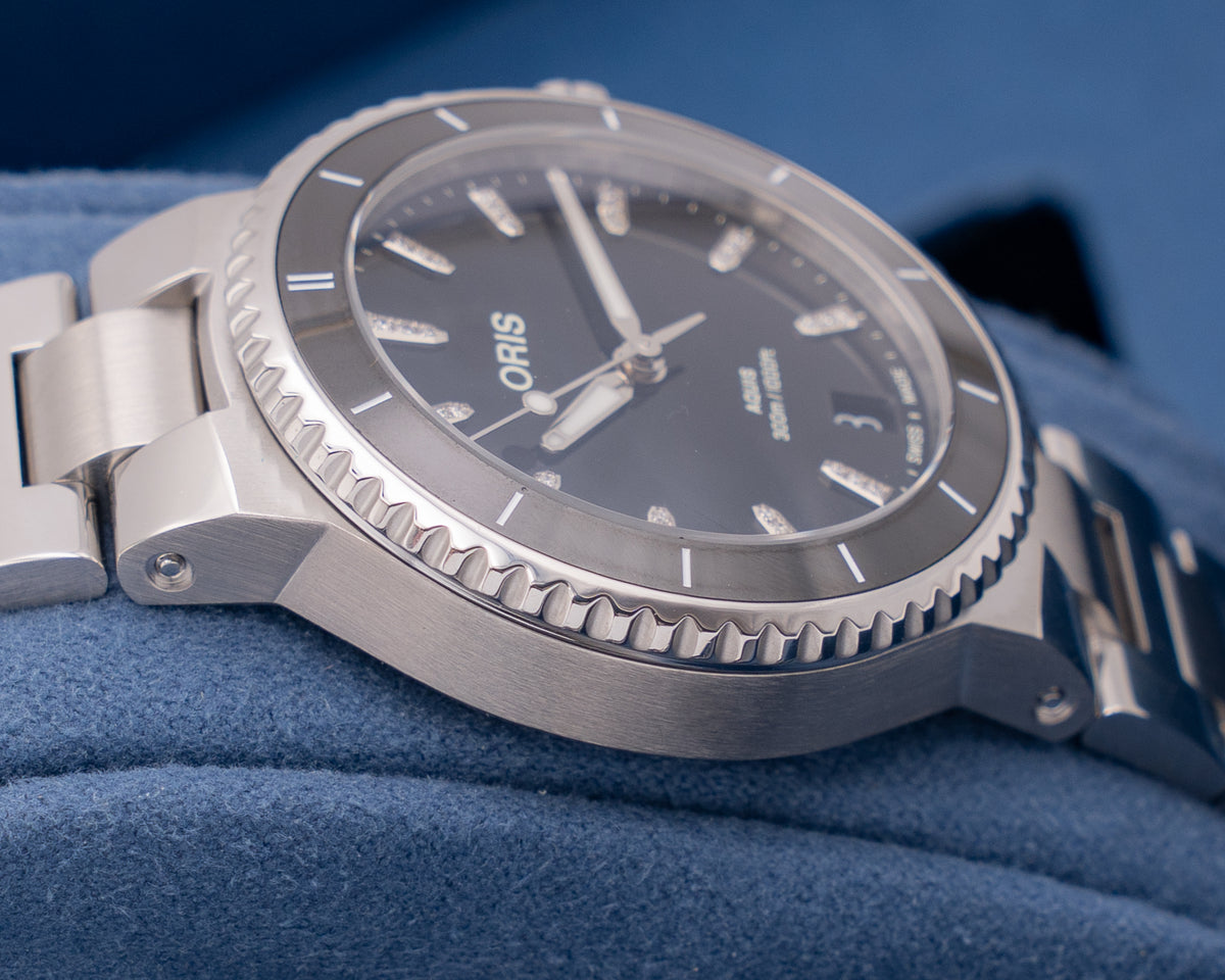 Oris Aquis Date Diamonds 36.5mm Black Dial Stainless Steel