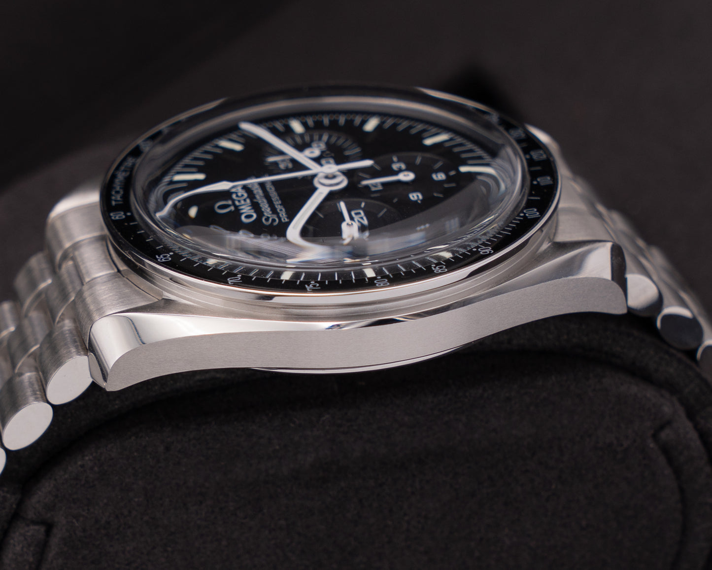UNWORN STICKERED Omega Speedmaster Moonwatch 42mm 31030425001001 Black Dial Hesalite 2026