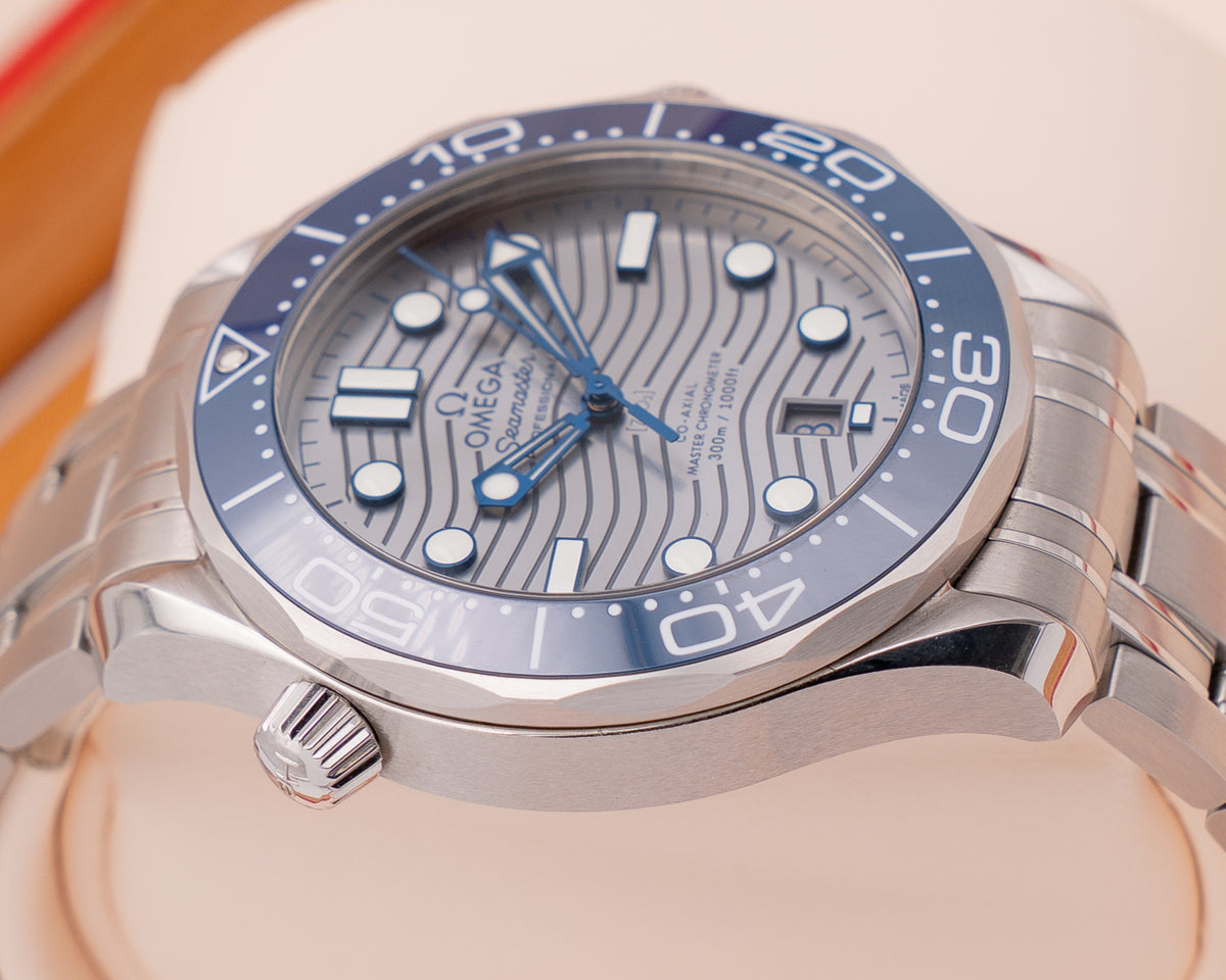 UNWORN STICKERED Omega Seamaster Diver 300M 210.30.42.20.06.001 Blue and Silver 2018