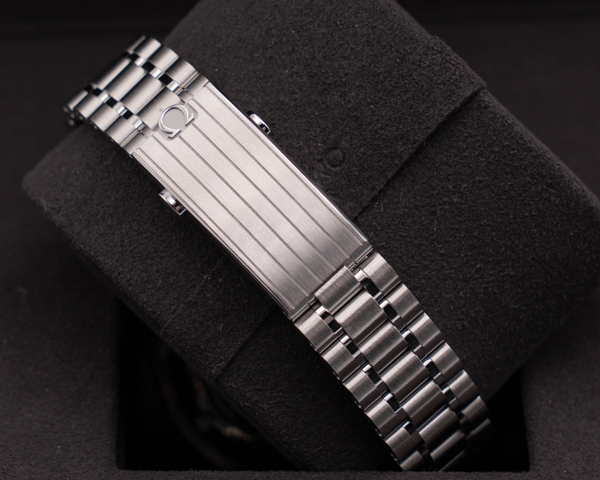 Omega Speedmaster 42mm 31030425001004 "Reverse Panda"