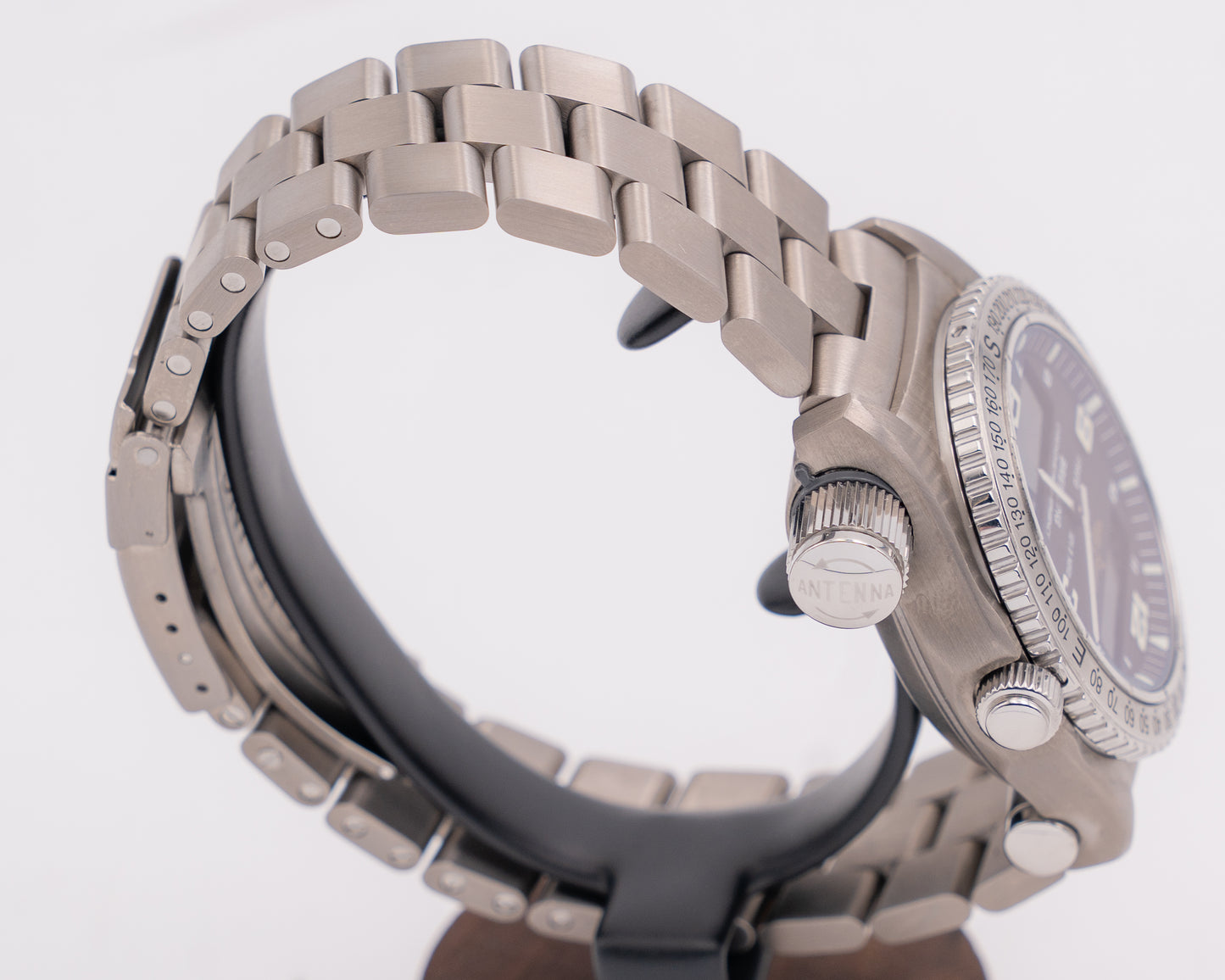 Breitling Emergency 43mm e7632110b576 Titanium
