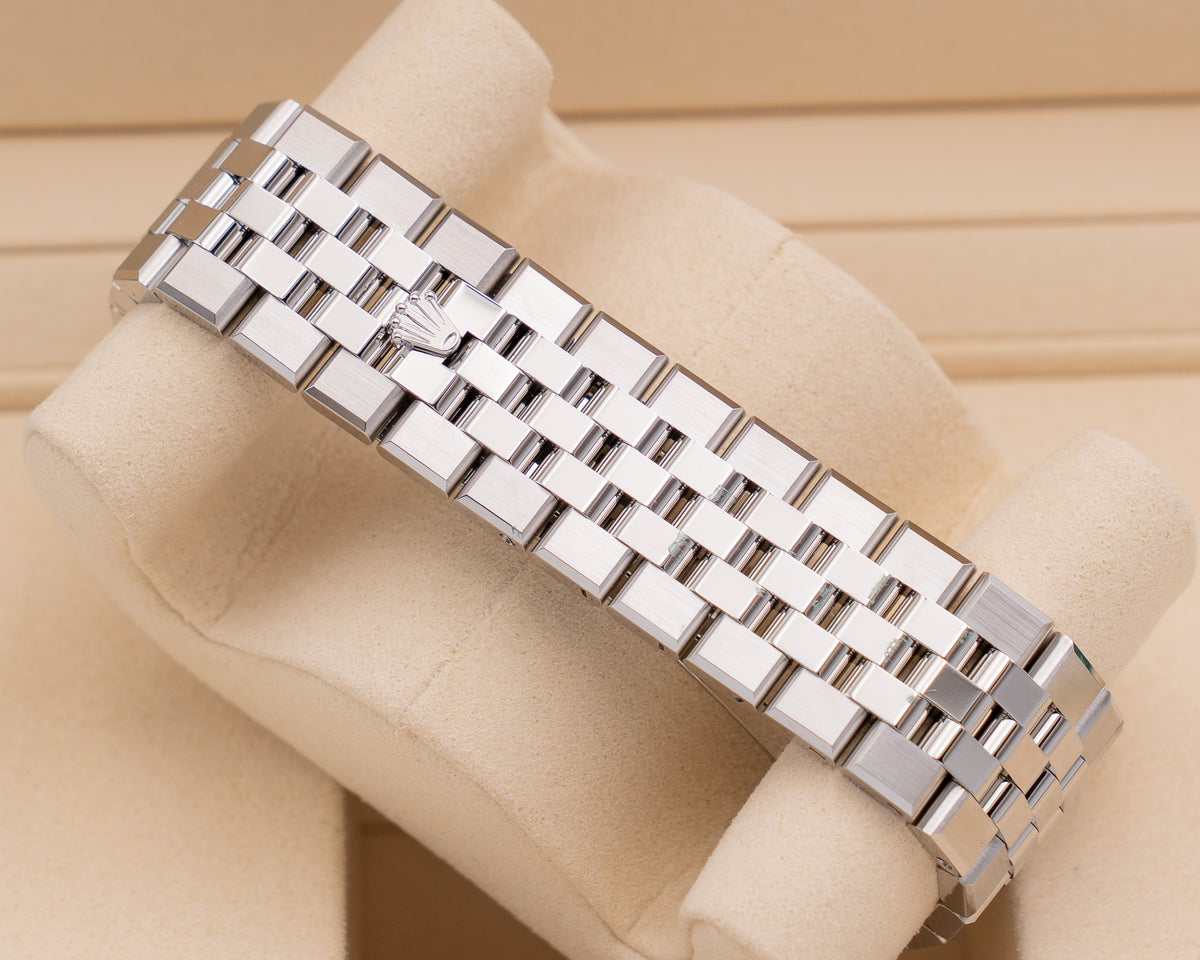 Rolex Land-Dweller 40mm 127334 White Dial 2026