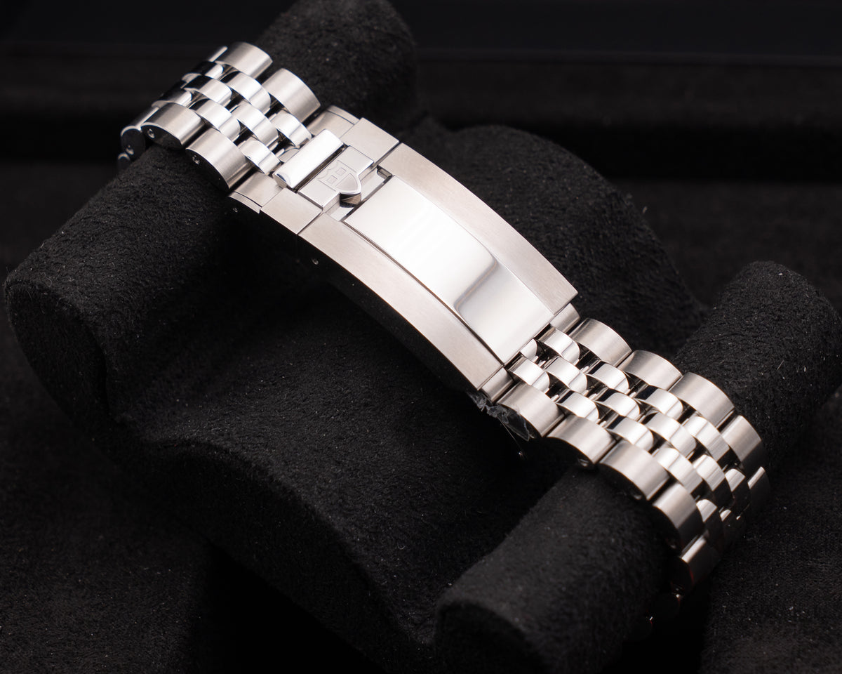 UNWORN Tudor Black Bay 58 39mm 7939a Red Dial Red Bezel jubilee 2026