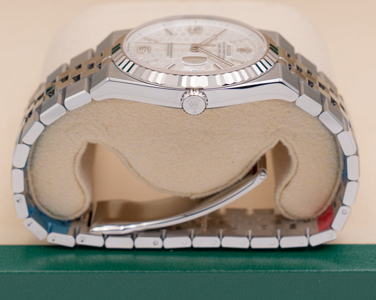 Unworn Stickers Rolex Land-Dweller 40mm 127334 2026
