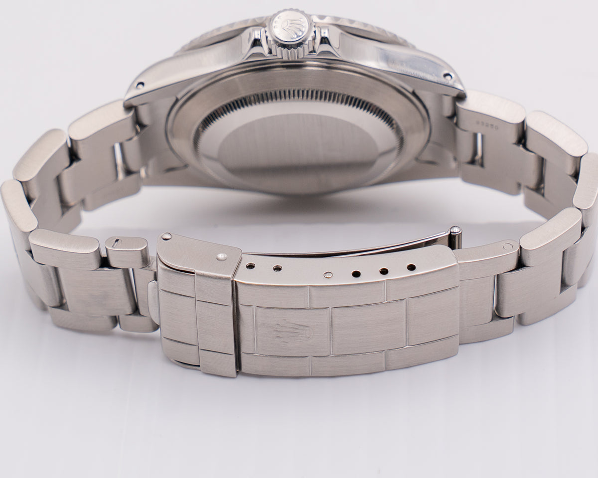 Rolex Submariner 40mm 16610 Black dial P serial 2000