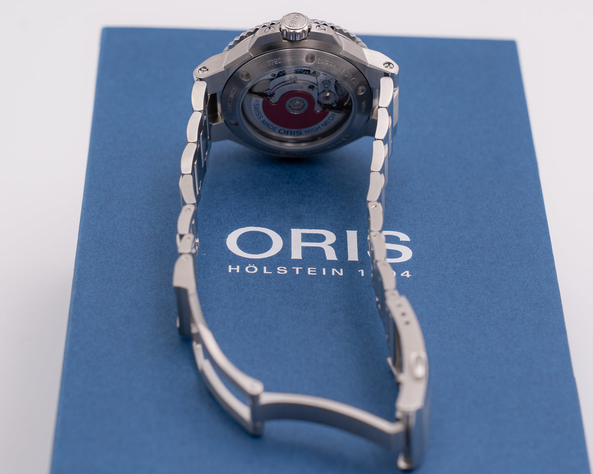 Oris Aquis Date Diamonds 36.5mm Black Dial Stainless Steel