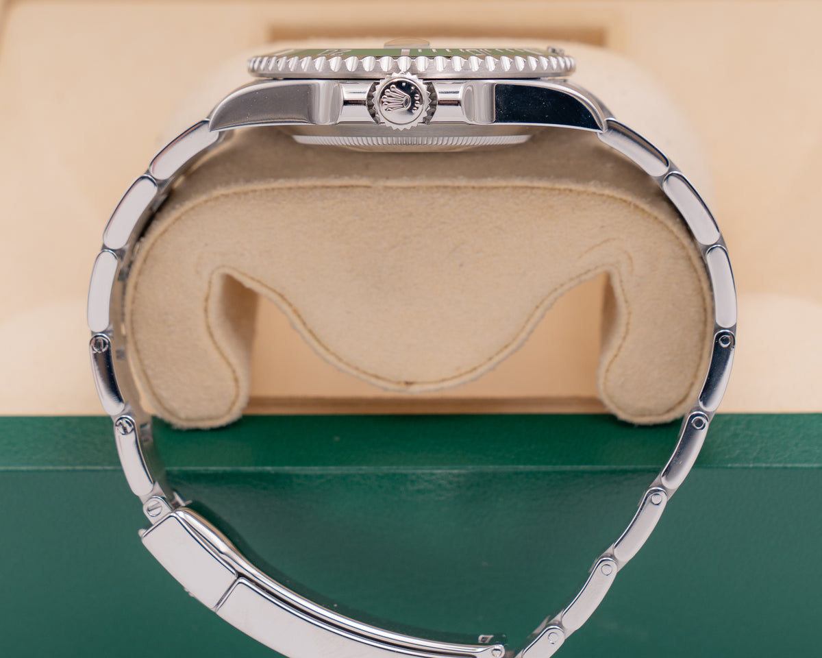 Rolex Submariner Date 116610lv  "Hulk" On Oyster 2018