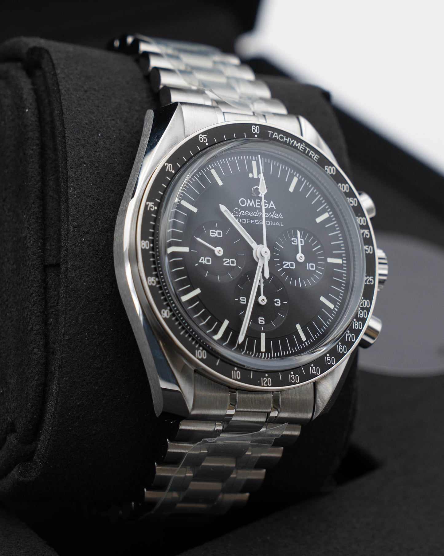 UNWORN STICKERED 2026 Omega Speedmaster Professional Moonwatch 42mm 310.30.42.50.01.002 Black Dial Sapphire Sandwhich