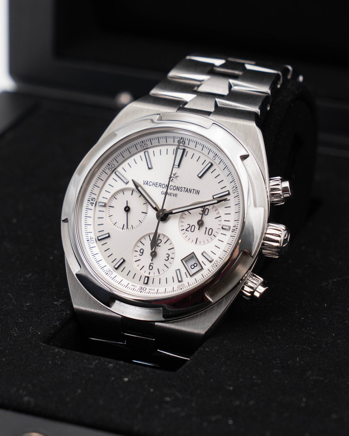 Vacheron Constantin Overseas Chronograph 42.5mm 5500V/110A-B075 Silver Dial 2017